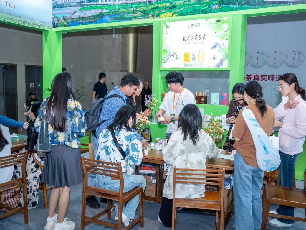 茶香氤氲,人气爆棚!就在第十七届中国云南普洱茶国际博览交易会→ 茶香氤氲,人气爆棚!就在第十七届中国云南普洱茶国际博览交易会→